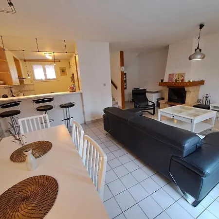 Convenient&comfortable House, Voltaire *